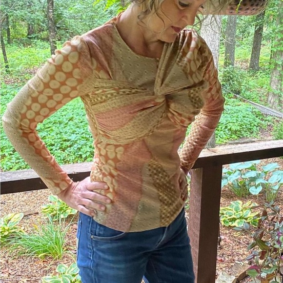Sheer Mesh Twist Front Top- Sz Small - Picture 2 of 3